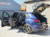 Begagnad Audi e-tron Black Edition 300 kW (408 HK) 2021 Blå SUV