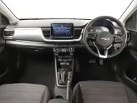 Używany Kia Stonic 98 KM (72 kW) 2024 Czarny SUV