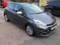 Used Peugeot 208 Signature Sky 82 HP (60 kW) 2019 Grey Hatchback