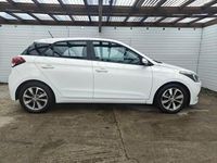 Used Hyundai i20 Edition 100 HP (73 kW) 2017 White Hatchback