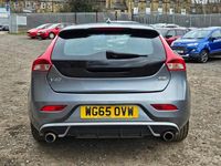 Usado Volvo V40 R-Design 115 HP (84 kW) 2015 Cinzento Citadino