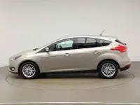 Usado Ford Focus Zetec 125 HP (91 kW) 2017 Prateado Citadino