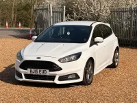 Usado Ford Focus ST 250 HP (183 kW) 2015 Branco Citadino