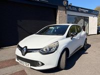 Used Renault Clio IV Dynamique 90 HP (66 kW) 2013 White Hatchback