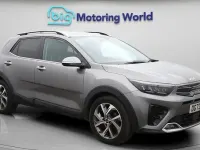 Usado Kia Stonic GT-Line 101 HP (74 kW) 2023 Cinzento SUV