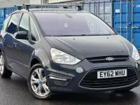 Usado Ford S-MAX Titanium 2012 Gris Monovolumen