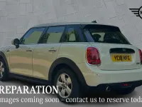 Used Mini Cooper Hatch 134 HP (98 kW) 2018 White Hatchback