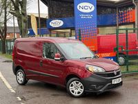 Begagnad Fiat Doblò 2022 Röd Minibuss