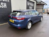 Used Renault Mégane GrandTour Dynamique 110 HP (80 kW) 2017 Blue Estate