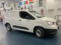 Used Vauxhall Combo 100 HP (73 kW) 2021 White MPV