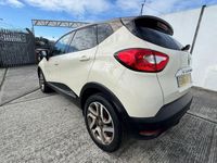 Used Renault Captur Iconic 90 HP (66 kW) 2016 Cream/brown SUV