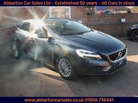 Used Volvo V40 Momentum 120 HP (88 kW) 2018 Blue Hatchback