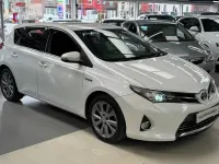 Usado Toyota Auris Hybrid 136 HP (100 kW) 2014