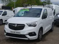 Second-hand Vauxhall Combo 100 CP (73 kW) 2023 Alb Monovolum