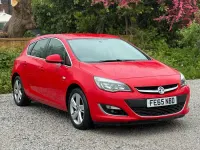 Begagnad Vauxhall Astra SRi 140 HK (102 kW) 2015 Röd Halvkombi