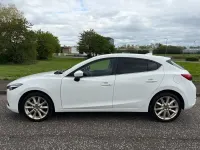 Używany Mazda 3 Inclusive 121 KM (88 kW) 2017 Biały Hatchback