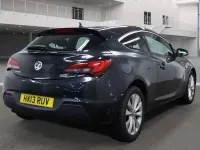 Usado Vauxhall Astra GTC SRi 140 HP (102 kW) 2013 Preto Citadino