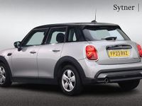 Usado Mini Cooper Classic 134 HP (98 kW) 2023 Prateado Citadino