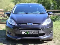 Usado Ford Fiesta Zetec 95 HP (69 kW) 2012 Preto Citadino