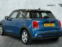 Begagnad Mini Cooper Classic 136 HK (100 kW) 2023 Blå Halvkombi