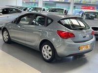 Second-hand Vauxhall Astra 2010 Argintiu Hatchback