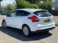 Used Ford Focus Zetec 125 HP (91 kW) 2011 White Hatchback
