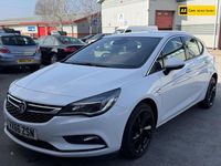 Used Vauxhall Astra SRi 110 HP (80 kW) 2016 White Hatchback