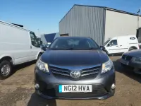 Usado Toyota Avensis 147 HP (108 kW) 2012 Cinzento Sedan