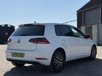 Używany VW Golf VII SE 115 KM (84 kW) 2018 Biały Hatchback