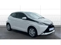 Used Toyota Aygo X-play 68 HP (50 kW) 2017 White Hatchback