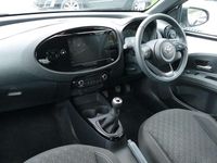 Used Toyota Aygo X 72 HP (52 kW) 2024 White SUV