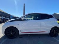 Usado Toyota Aygo x-press 67 HP (49 kW) 2017 Branco Citadino