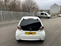 Gebraucht Toyota Aygo 68 PS (50 kW) 2013 Weiß Kleinwagen