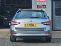 Usado Skoda Superb SE L Executive 150 CV (110 kW) 2019 Gris Familiar