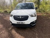Begagnad Vauxhall Combo Edition 130 HK (95 kW) 2019 Vit Minibuss