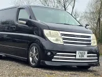 Usado Nissan Elgrand 2022 Negro Monovolumen