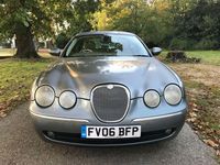 Usado Jaguar S-Type SE 207 HP (152 kW) 2006 Cinzento Sedan