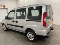 Używany Fiat Doblò Dynamic 77 KM (56 kW) 2010 Srebrny Minivan