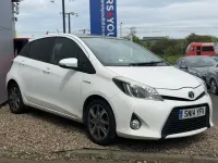 Used Toyota Yaris Hybrid Trend 2014 White Hatchback