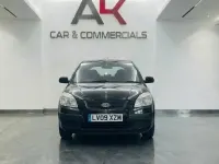 Begagnad Kia Rio 95 HK (69 kW) 2009 Svart Halvkombi