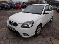 Used Kia Rio 95 HP (69 kW) 2010 White Hatchback