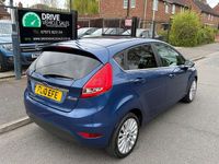 Używany Ford Fiesta Titanium 2010 Niebieski Hatchback