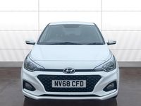 Used Hyundai i20 75 HP (55 kW) 2018 White Hatchback