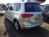 Second-hand VW Touran SE 115 CP (84 kW) 2019 Argintiu Monovolum