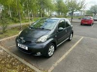 Begagnad Toyota Aygo 68 HK (50 kW) 2011 Grå Halvkombi
