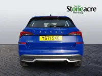 Usado Skoda Kamiq SE 110 CV (80 kW) 2021 Azul SUV