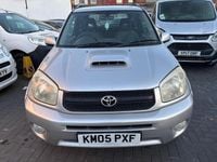 Usado Toyota RAV4 116 HP (85 kW) 2005 Prateado SUV