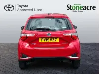 Used Toyota Yaris Hybrid 100 HP (73 kW) 2019 Red Hatchback