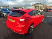 Begagnad Ford Focus ST 250 HK (183 kW) 2012 Röd Halvkombi