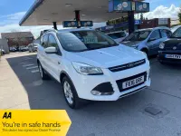 Usado Ford Kuga Zetec 150 CV (110 kW) 2016 Blanco SUV